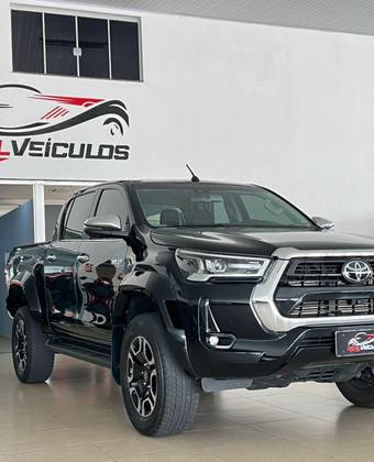TOYOTA HILUX 2.8 D-4D TURBO DIESEL CD SRX PLUS 4X4 AUTOMÁTICO TOYOTA HILUX 2.8 D-4D TURBO DIESEL CD SRX PLUS 4X4 AUTOMÁTICO